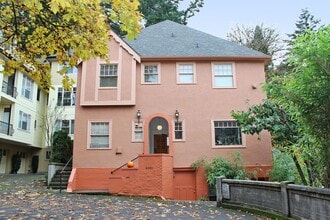 2354-2362 SW Cactus Dr in Portland, OR - Building Photo - Building Photo