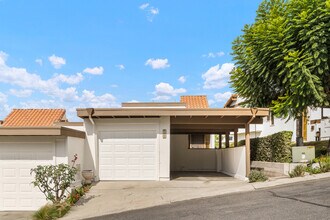 707 Calle Los Olivos in San Clemente, CA - Foto de edificio - Building Photo