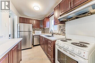 22 Hazelglen Ct in Brampton, ON - Building Photo - Building Photo