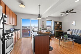 3741 N Milwaukee Ave in Chicago, IL - Building Photo - Building Photo