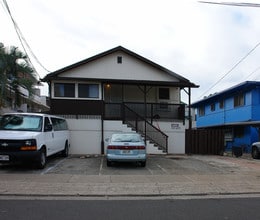 833 Olokele Ave in Honolulu, HI - Building Photo - Building Photo