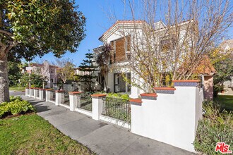 502 Smithwood Dr in Beverly Hills, CA - Building Photo - Building Photo