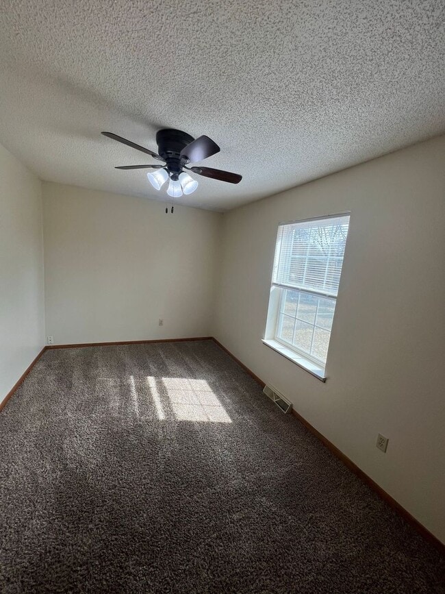 2410-2412-2412 Monique Ln in Marshfield, WI - Building Photo - Building Photo