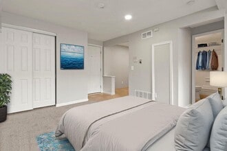 Coves at Columbus on Mayfield Place in Bexley, OH - Foto de edificio - Building Photo