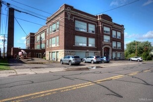 100 S Marquette St in Ironwood, MI - Building Photo