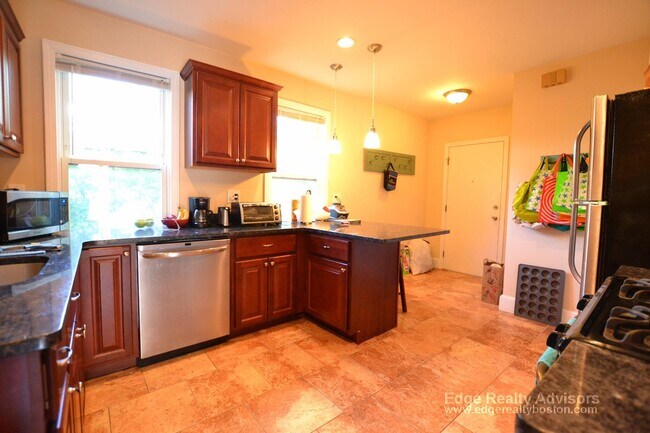 131 Nottinghill Rd in Boston, MA - Building Photo - Building Photo