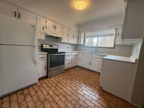 15321-15387 87 Ave NW in Edmonton, AB - Building Photo - Building Photo