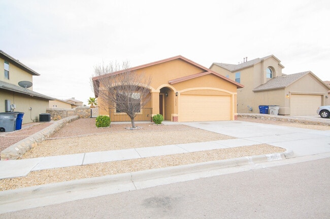 5806 Redstone Rim Dr in El Paso, TX - Building Photo - Building Photo