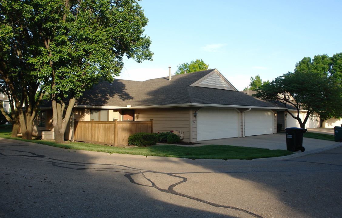 Parkway 4000 in Lawrence, KS - Building Photo