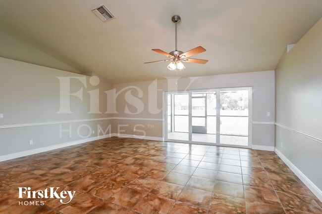 2913 NW 19th Pl in Cape Coral, FL - Foto de edificio - Building Photo