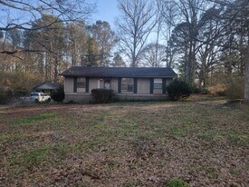 2725 West Point Rd in Lagrange, GA - Building Photo