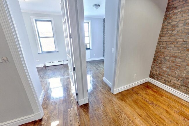 230 E 32nd St