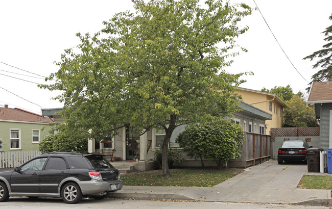 137 Clay St in Santa Cruz, CA - Foto de edificio - Building Photo