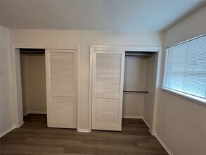 8048 Sands Point Dr in Houston, TX - Building Photo - Building Photo