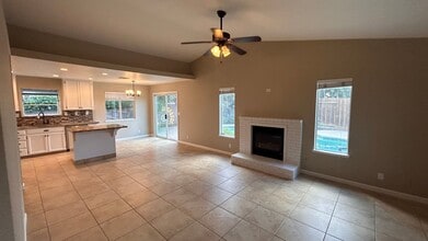 565 Edgetown Ave in Oakdale, CA - Building Photo - Building Photo