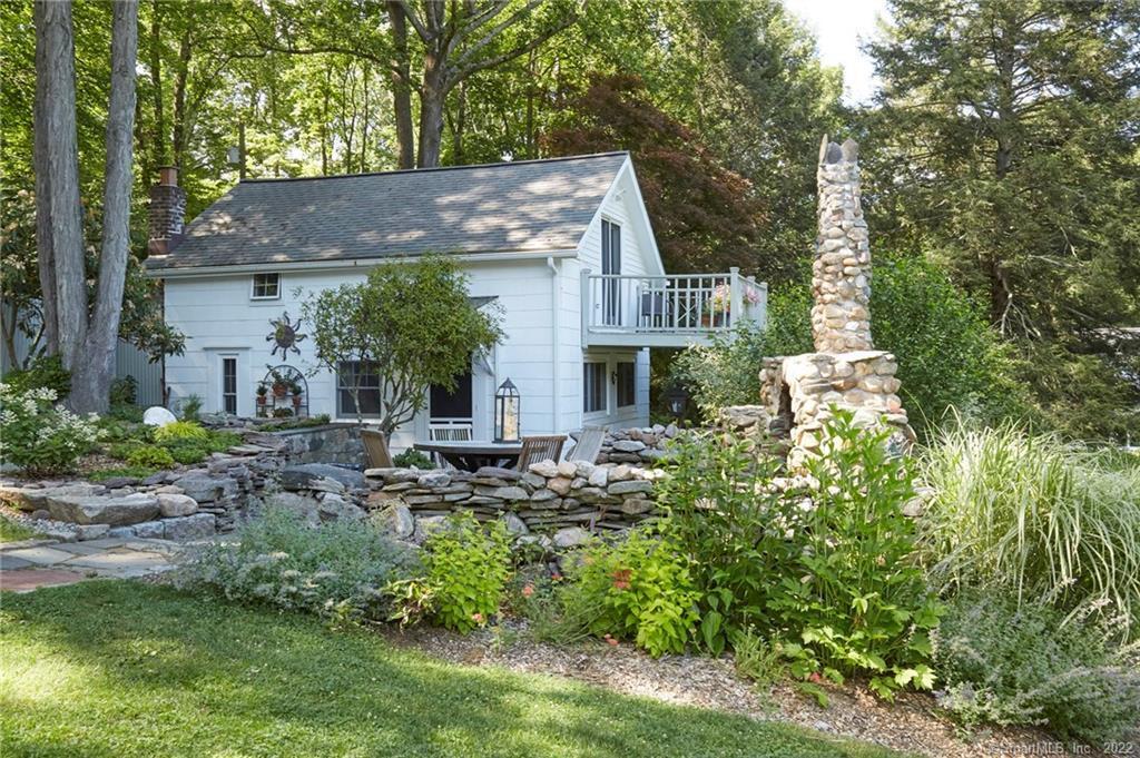 29 Poor House Rd in Newtown, CT - Building Photo