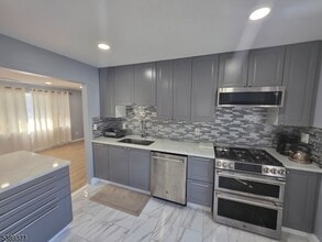 807 Canton St in Elizabeth, NJ - Building Photo - Building Photo