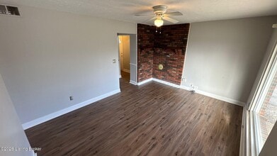 276 Probus Dr in Mount Washington, KY - Building Photo - Building Photo