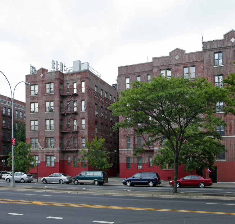 2760 Grand Concourse in Bronx, NY - Building Photo