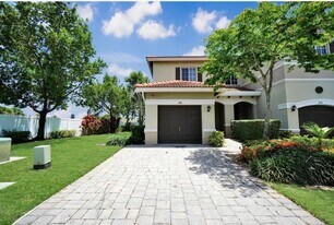 378 NE 47th Pl in Deerfield Beach, FL - Building Photo