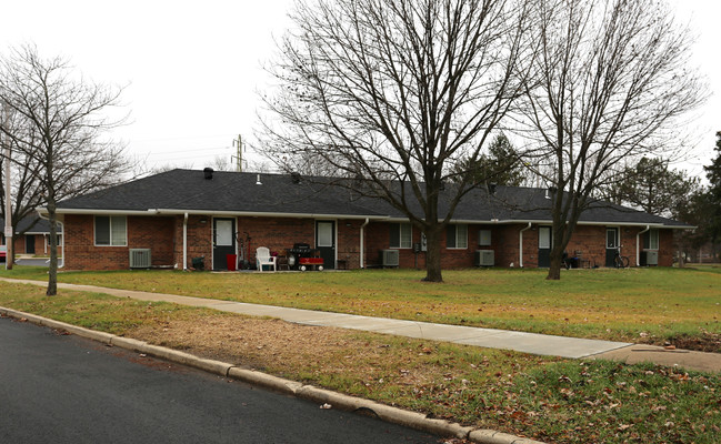 Meadows of Martindale in Englewood, OH - Foto de edificio - Building Photo