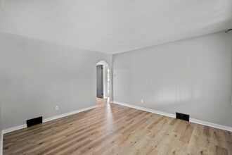 2727 Versailles Ave in McKeesport, PA - Building Photo - Building Photo