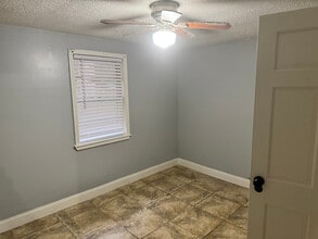 1214 Gillespie Ave in Albany, GA - Foto de edificio - Building Photo