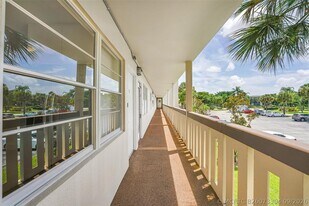 3201 Portofino Point in Coconut Creek, FL - Building Photo