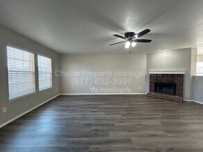 5752 Talons Crest Cir in Fort Worth, TX - Foto de edificio - Building Photo