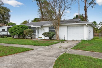 726 Perryman Ln W in Jacksonville, FL - Building Photo - Building Photo