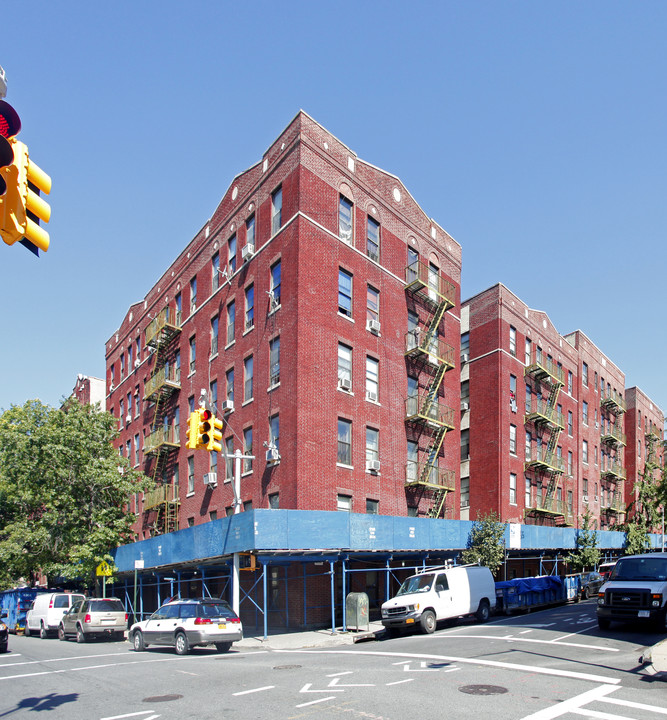 1665 Bryant Ave in Bronx, NY - Building Photo