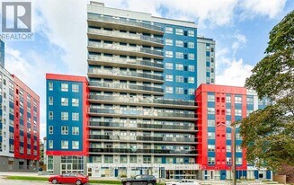 258A Sunview St in Waterloo, ON - Building Photo