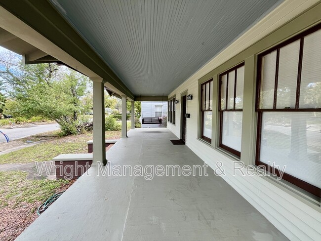 1401 E Powhatan Ave in Tampa, FL - Building Photo - Building Photo