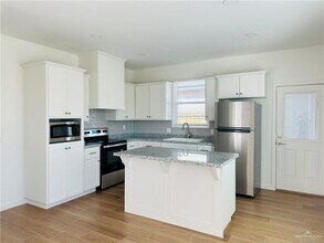1100 Sugar Gdn Dr in Pharr, TX - Building Photo - Building Photo