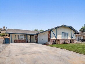 13901 Hidden Valley Rd in Victorville, CA - Foto de edificio - Building Photo