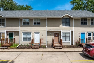 675 Ashworth Dr in Waukee, IA - Building Photo - Building Photo