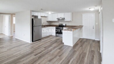 10112 N Lantana Ave in Tampa, FL - Building Photo - Building Photo