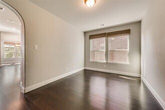 15404 Pioneer Bluff Trail in Roanoke, TX - Foto de edificio - Building Photo