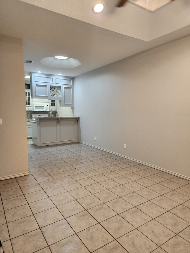 607 Buena Vista Dr, Unit 2B in Weslaco, TX - Building Photo - Building Photo