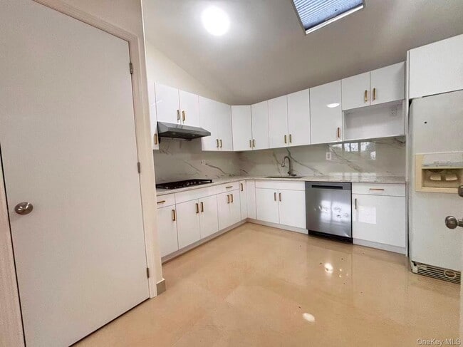 61-45 Parsons Blvd in Queens, NY - Building Photo - Building Photo