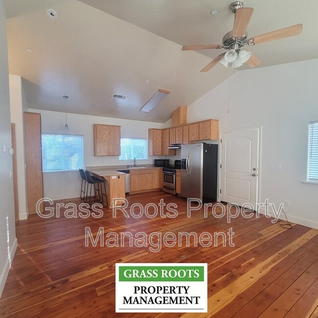 152 W Empire St in Grass Valley, CA - Building Photo - Building Photo