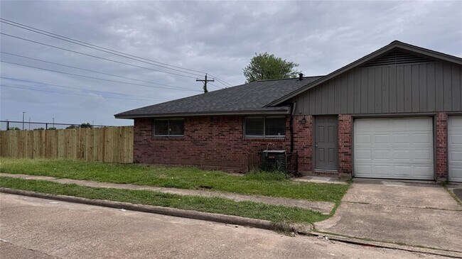 9750 Guest St in Houston, TX - Building Photo - Building Photo