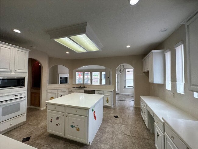 property at 3902 Breaux Bridge Ln