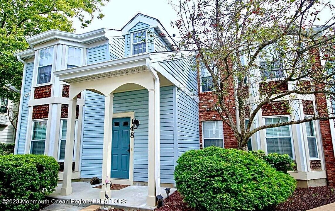 148 Tulip Ln in Freehold, NJ - Building Photo