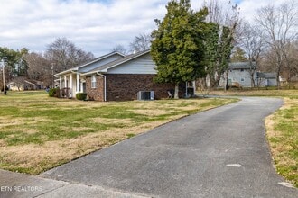 11719 S Williamsburg Dr, Unit 4 in Farragut, TN - Building Photo - Building Photo