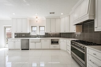 207 Victoria Way in Friendswood, TX - Building Photo - Building Photo