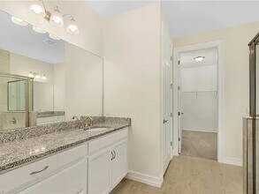 891 Stonewater Lk Ter in Cape Coral, FL - Foto de edificio - Building Photo