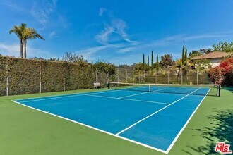 2627 Wallingford Dr in Beverly Hills, CA - Building Photo - Building Photo