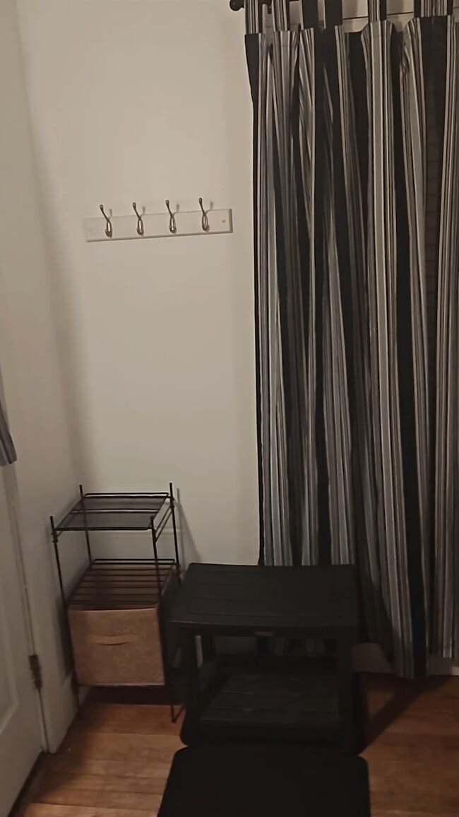 28 Cedar St, Unit Apt 2