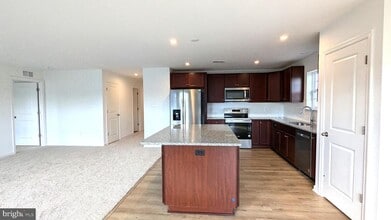 11 Edinburgh Ct in Charles Town, WV - Building Photo - Building Photo